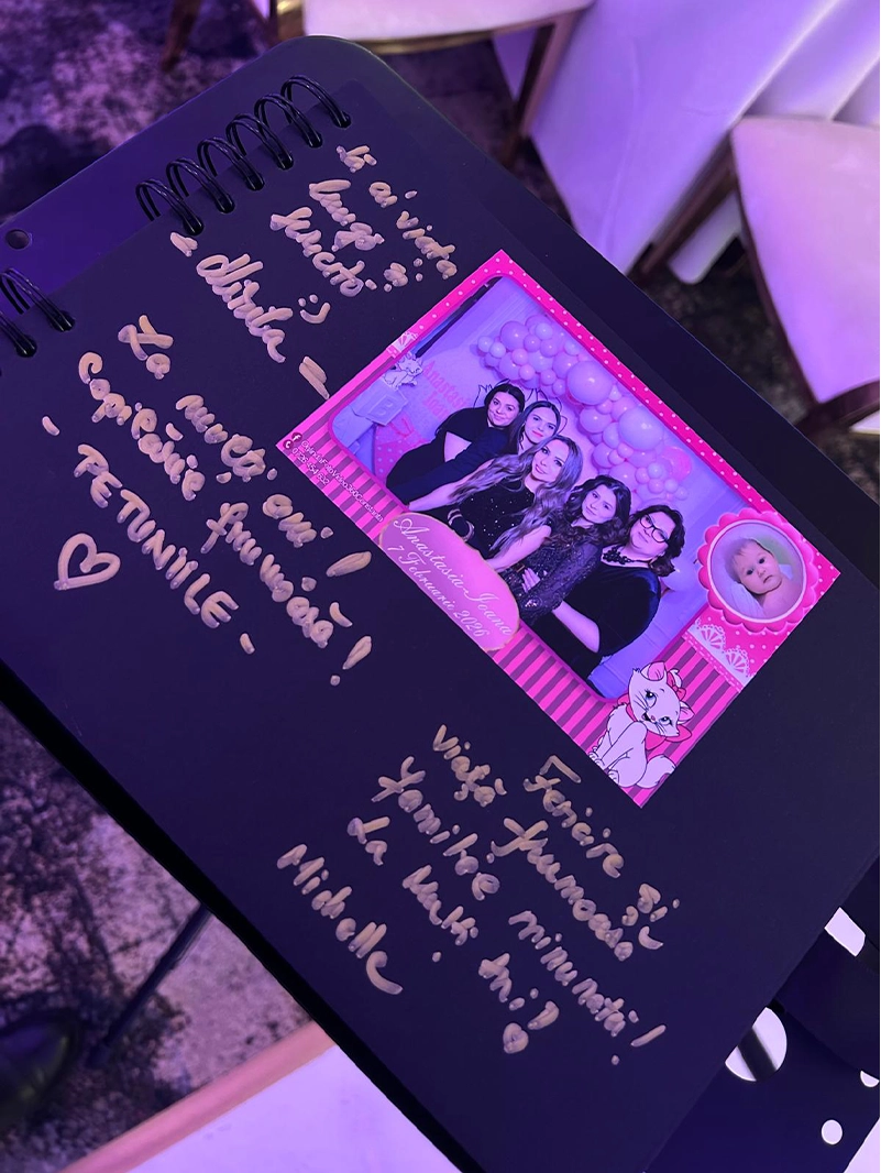 Experienta interactiva guestbook